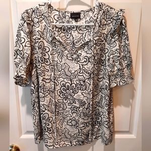 Who What Wear Short Sleeve Black and White Paisley Print Blouse size Medium